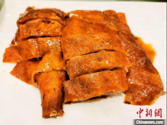 用马冈鹅制作的烧鹅皮香肉滑 李晓春 摄 用马冈鹅制作的烧鹅皮香肉滑 李晓春 摄