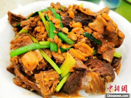 黄豆焖鹅 李晓春 摄 黄豆焖鹅 李晓春 摄