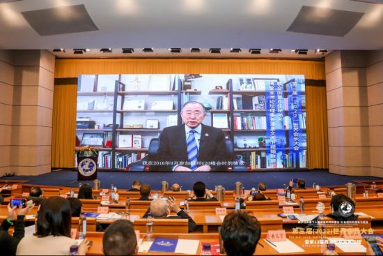 上图：联合国第八任秘书长、博鳌亚洲论坛理事长潘基文视频致辞