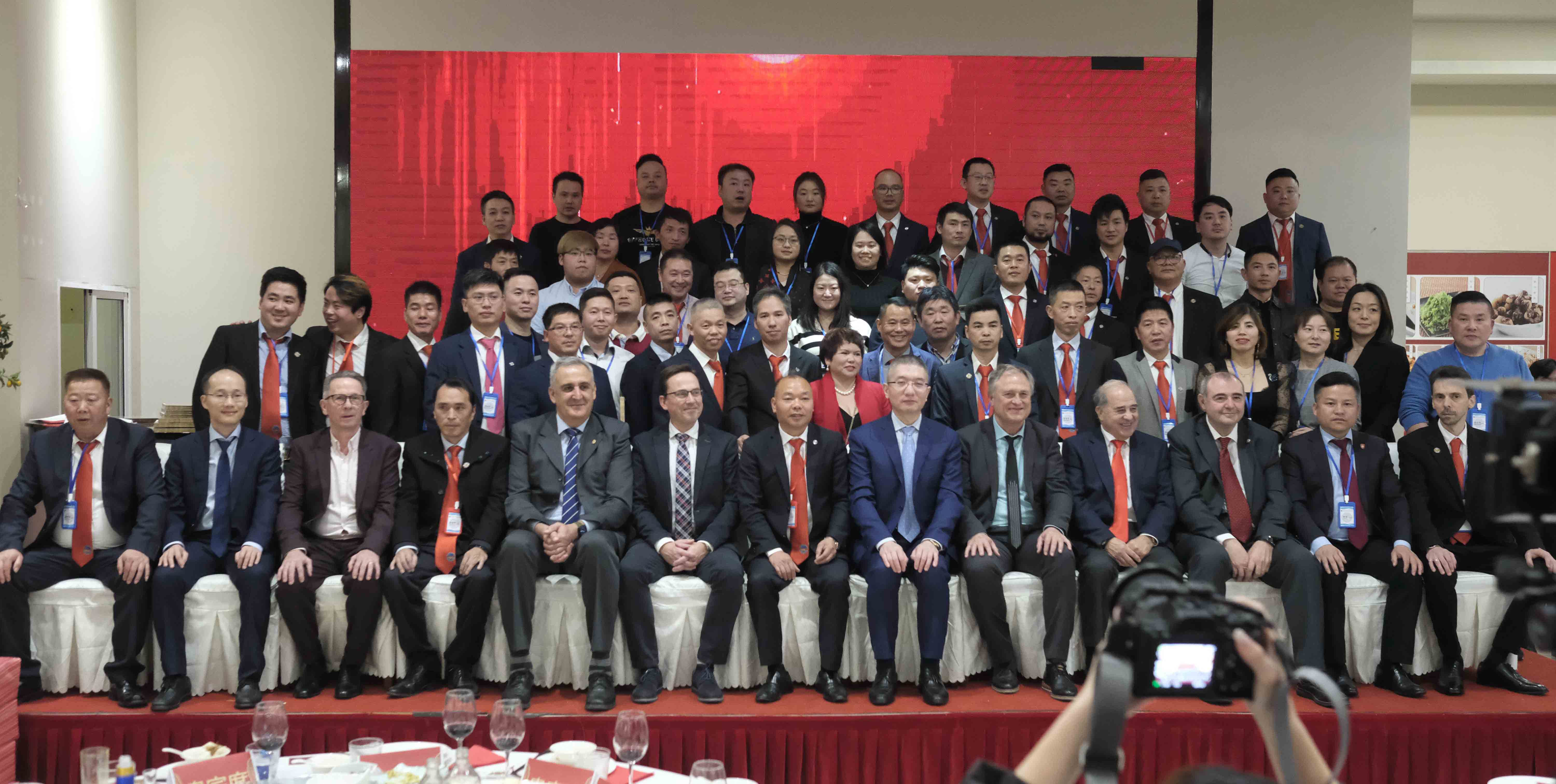 ​西班牙华侨华人商业联合会举行第四届换届庆典