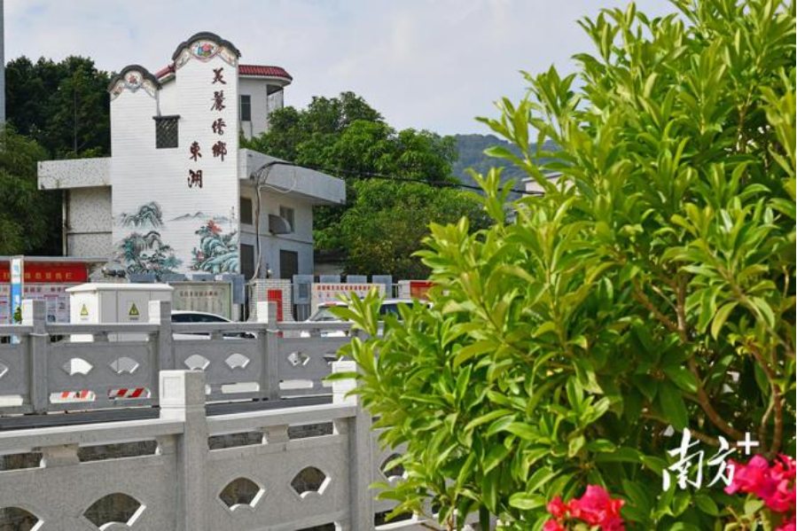 “美丽侨乡”东湖社区。