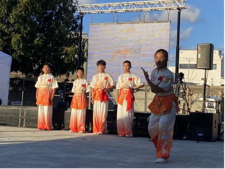 麒麟武术散打俱乐部 同学们的精彩表演，巾帼不让须眉。