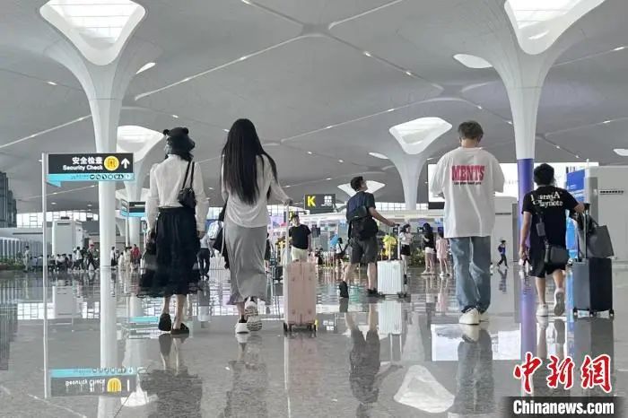 杭州机场。施东杰摄