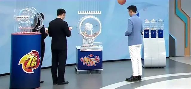 “快乐8”开奖现场，中国福彩网视频截图