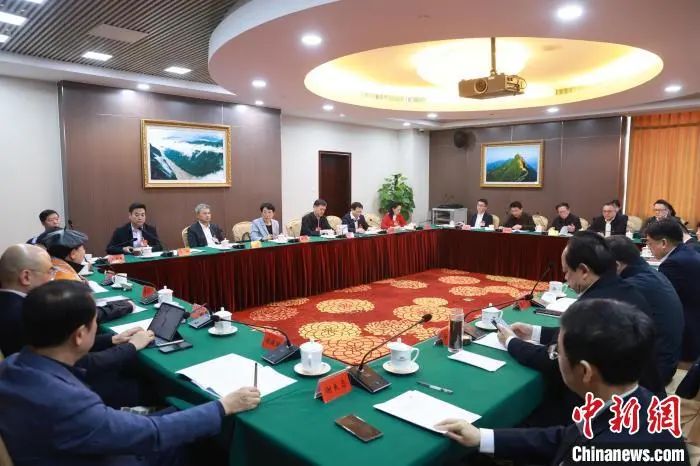 3月5日，全国政协十四届二次会议侨联界小组会议在北京举行。中新社记者