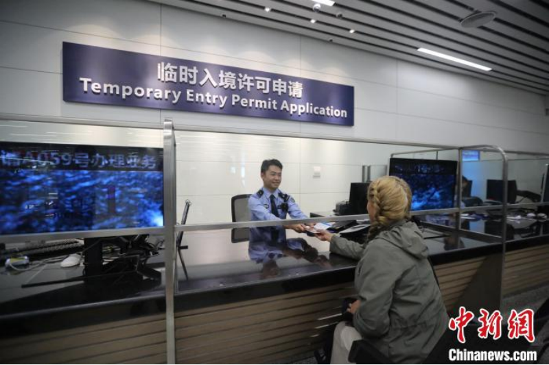 广州推出措施优化入境服务。图为广州白云机场临时入境许可申请区域。(广州市商务局