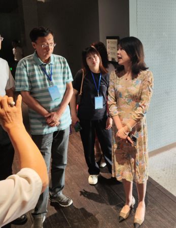 听馆长介绍德寿宫建馆由来