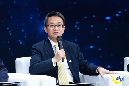 （中国三星首席副总裁张代君在《对话》现场发言）