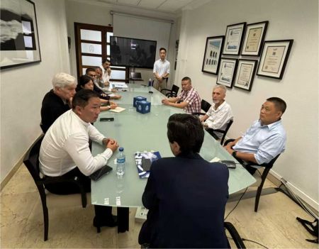 加那利华商会及新能源项目顾问团为特内里费岛议会能源部负责人宣讲
