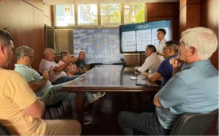 加那利华商会及新能源项目顾问团向SAN MIGUEL市政府做产品介绍 