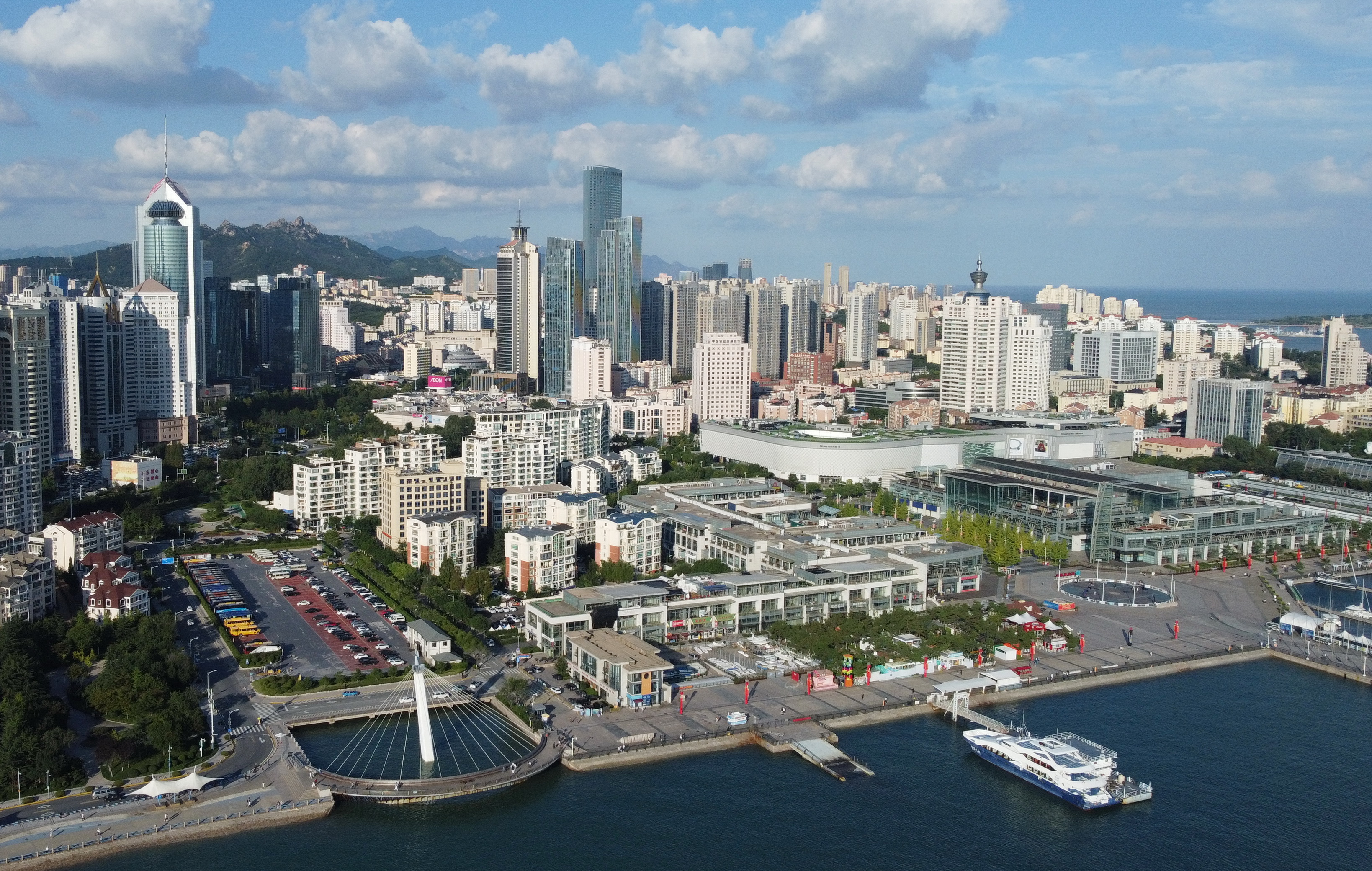 图5、青岛浮山湾商圈是首发经济聚集地。