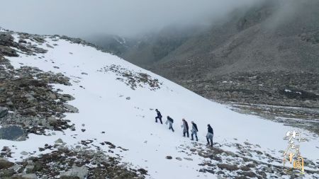 （西藏康马县达日村村民在海拔5000多米的边境线上守护国土）