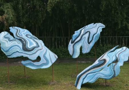 (“水墨客”胡约华：用织物装置创作的作品《器流》)