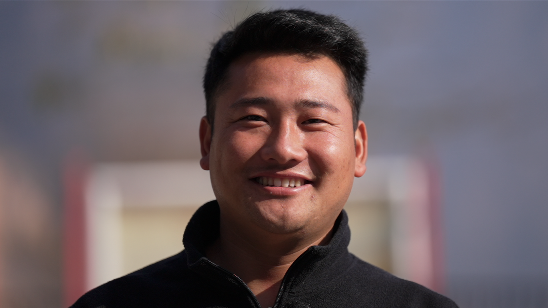 （全国人大代表、阿布洛哈村支书吉列子日）