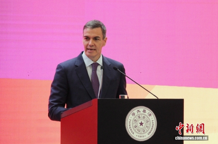 4月13日,北京,西班牙首相桑切斯在清华大学演讲。中新社记者