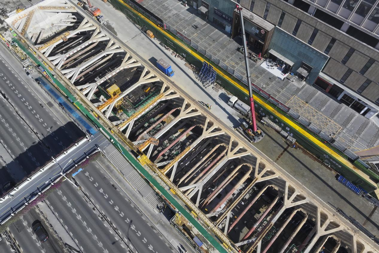 深圳地铁20号线文汇站正在建设中。朱洪波