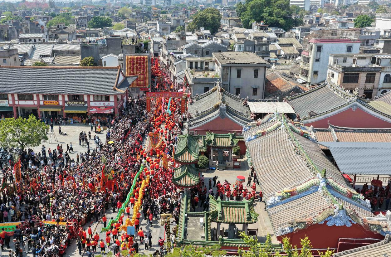 3月11日，揭阳城隍庙会巡游队伍从揭阳城隍庙出发。新华社发