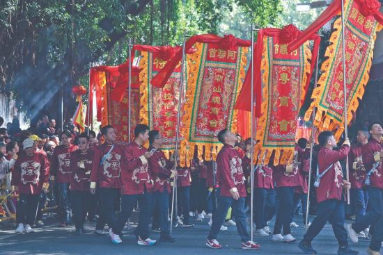 世界各地潮团回乡参加青龙庙会。