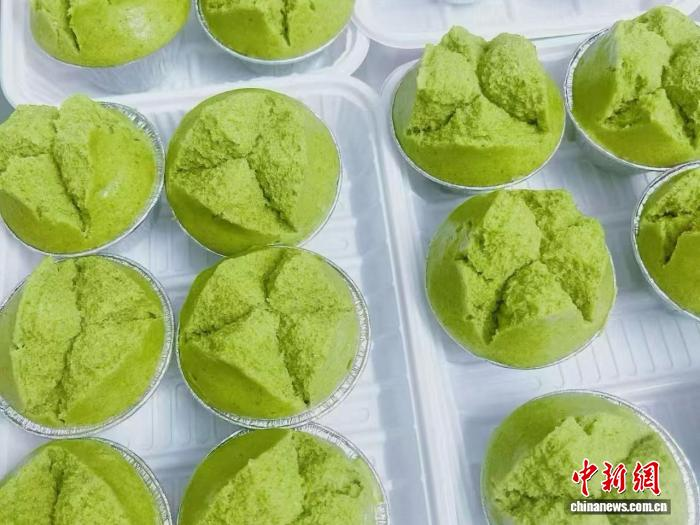4月5日清明节，传统的朴籽粿在潮汕地区市场上依旧热度不减。纪烨琦