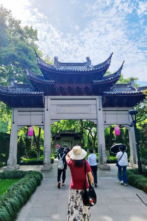 走进钱王祠