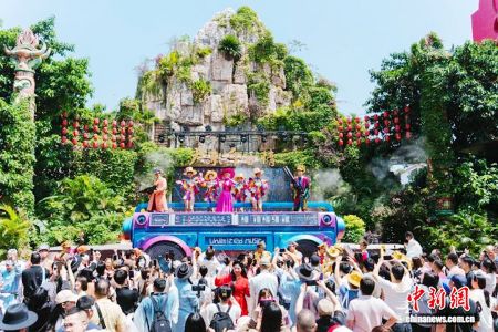 广东千古情景区推出经典歌舞演艺节目。佛山市南海区西樵镇政府 供图