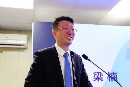 梁楠参赞
