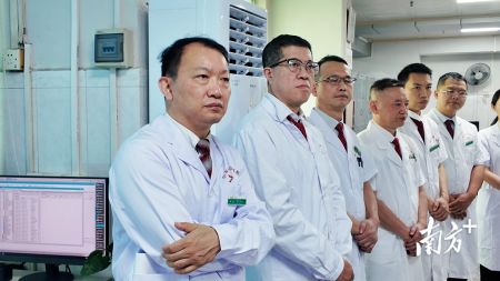 2025年8月，开平市中心医院与中山大学附属第一医院签署深度合作共建协议，一批常驻专家开始在这里出门诊、做手术、带团队。