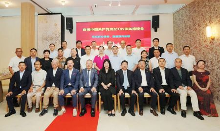 座谈会合影