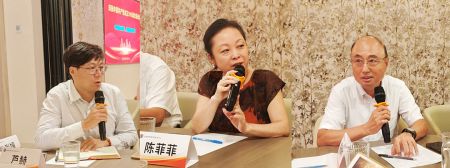 从左至右：芦赫 陈菲菲 卜祥志