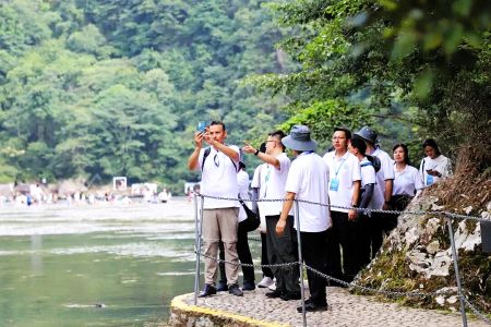 联合国教科文组织专家到屏南白水洋景区开展再评估实地考察。