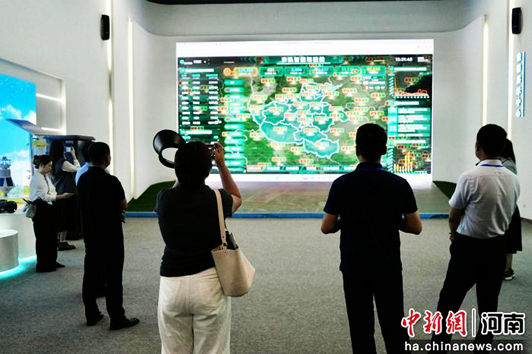 图为国家农机装备中心智慧农业展示。