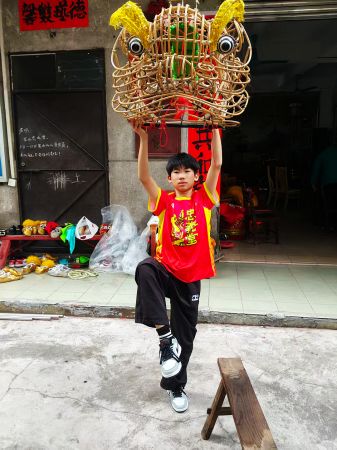 12岁的许益洋已经在大赛中夺魁，不愧是“少年冠军”。受访者供图