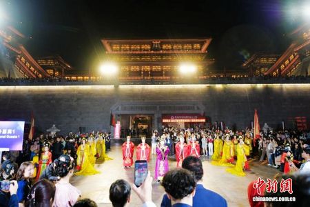 图为入城仪式现场。　洛阳市委宣传部 供图