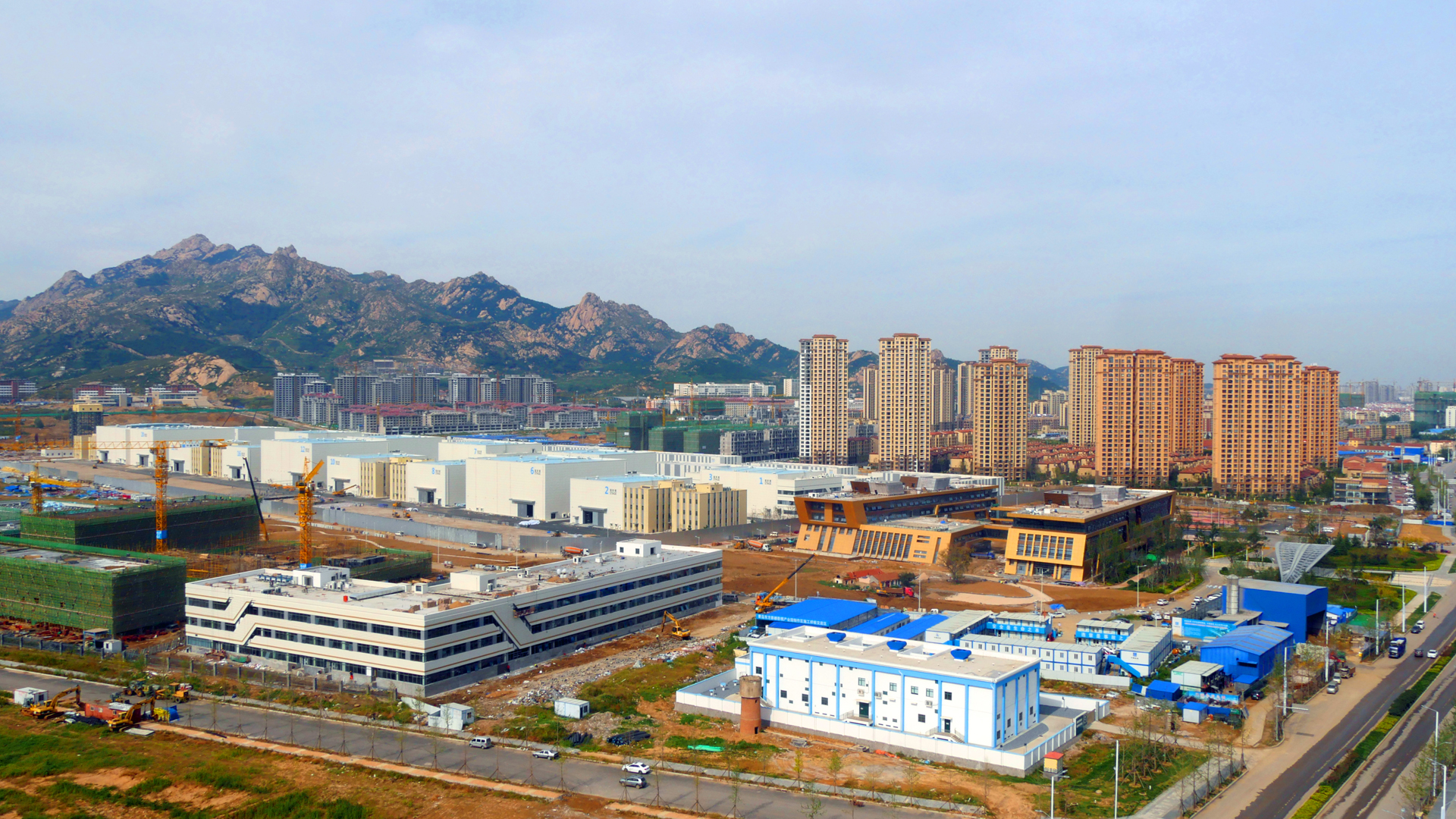 【配图:东方影都产业园全景。】