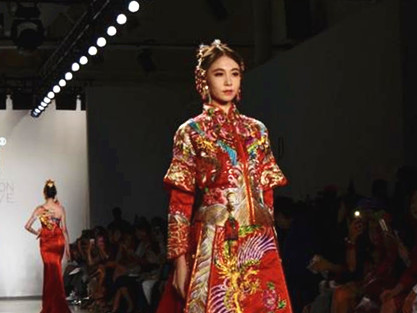 中国风婚纱惊艳纽约时装周。（美国《世界日报》/俞姝含