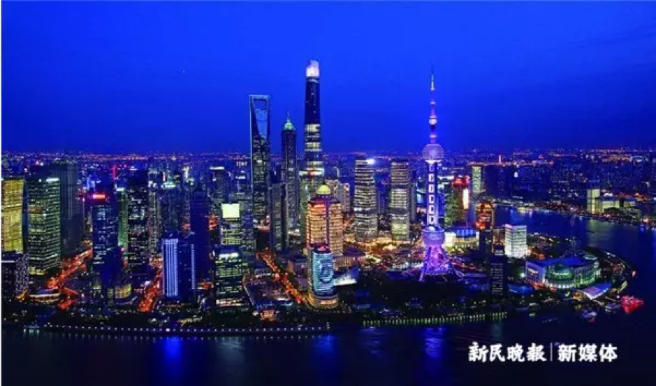 与国际交易市场对接,夜晚的陆家嘴金融城依然灯火闪亮。徐正魁/摄