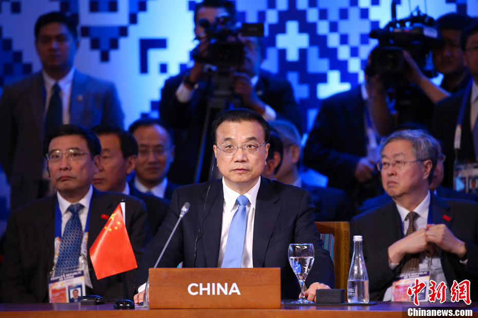 当地时间11月14日,中国国务院总理李克强在菲律宾国际会议中心出席第12届东亚峰会,东盟十国领导人以及韩国总统文在寅、俄罗斯总理梅德韦杰夫、日本首相安倍晋三、印度总理莫迪、澳大利亚总理特恩布尔、新西兰总理阿德恩、美国国务卿蒂勒森等出席。中新社记者