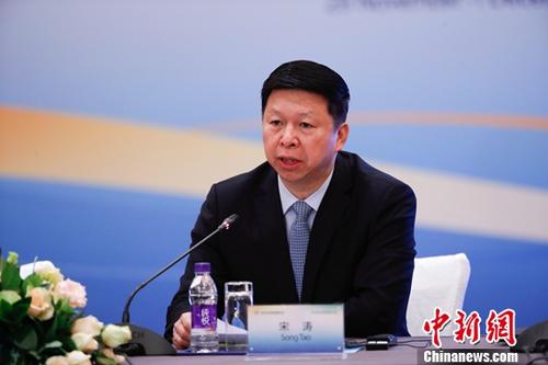 11月29日,第三届中非政党理论研讨会在北京开幕,中联部部长宋涛在开幕式上致辞。中新社记者