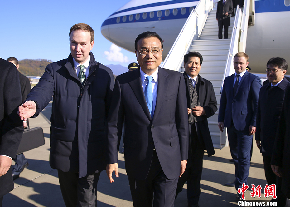 应俄罗斯总理梅德韦杰夫邀请，中国国务院总理李克强当地时间11月30日上午乘专机抵达索契国际机场，将出席在这里举行的上海合作组织成员国政府首脑（总理）理事会第十六次会议。
