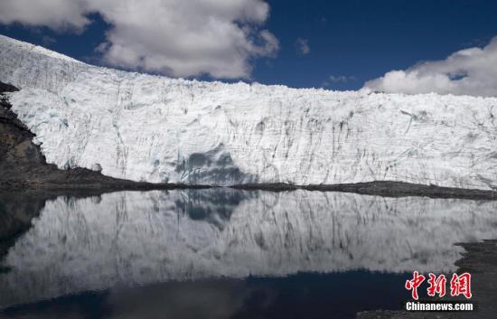 资料图：气候变暖导致秘鲁Pastoruri等冰川逐渐融化。