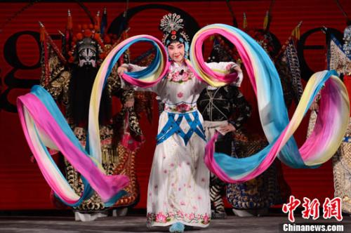 资料图：中国国家京剧院艺术家在表演。中新社发