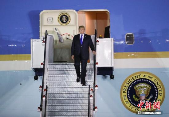 资料图：美国总统特朗普乘坐“空军一号”专机。中新社记者