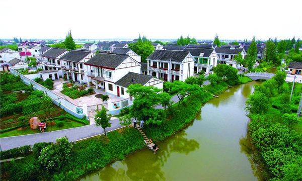 图说：毛桥村完整保存了一个多世纪以来，江南农村的民居式样。