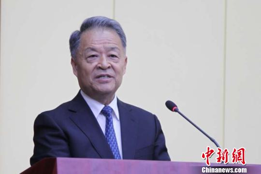 十三届全国政协副主席杨传堂发言　陈肯　摄