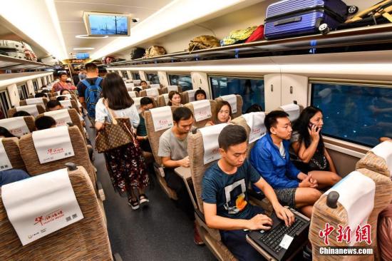 9月23日，广州南站始发、前往香港西九龙站的G6501次高铁列车准时发车。