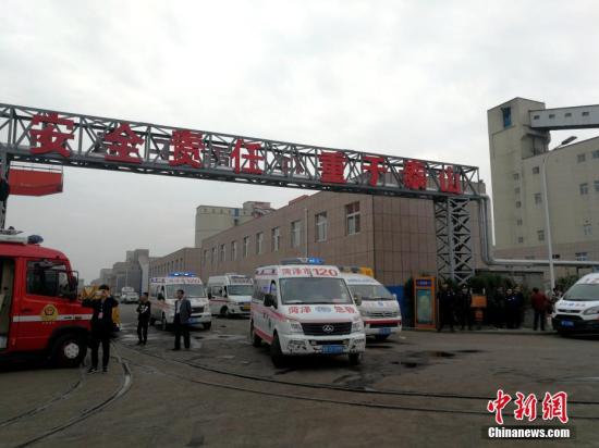 山东龙郓煤业“10·20”冲击地压事故现场。中新社记者