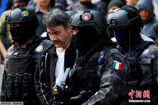 资料图：墨西哥毒枭古斯曼被捕。