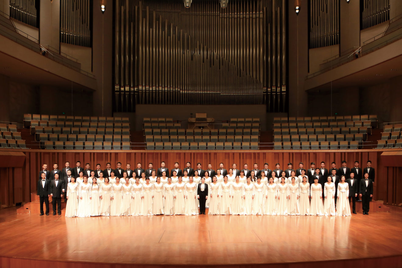 代表中国一流水准的中央歌剧院合唱团