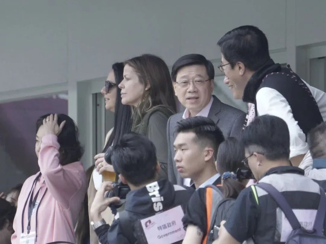 4日，香港特区行政长官李家超现身大球场看台