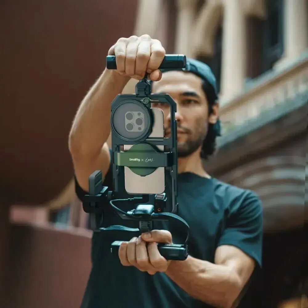 摄影爱好者使用斯莫格生产的影像配件产品辅助拍摄。（来源：SmallRig官网）
